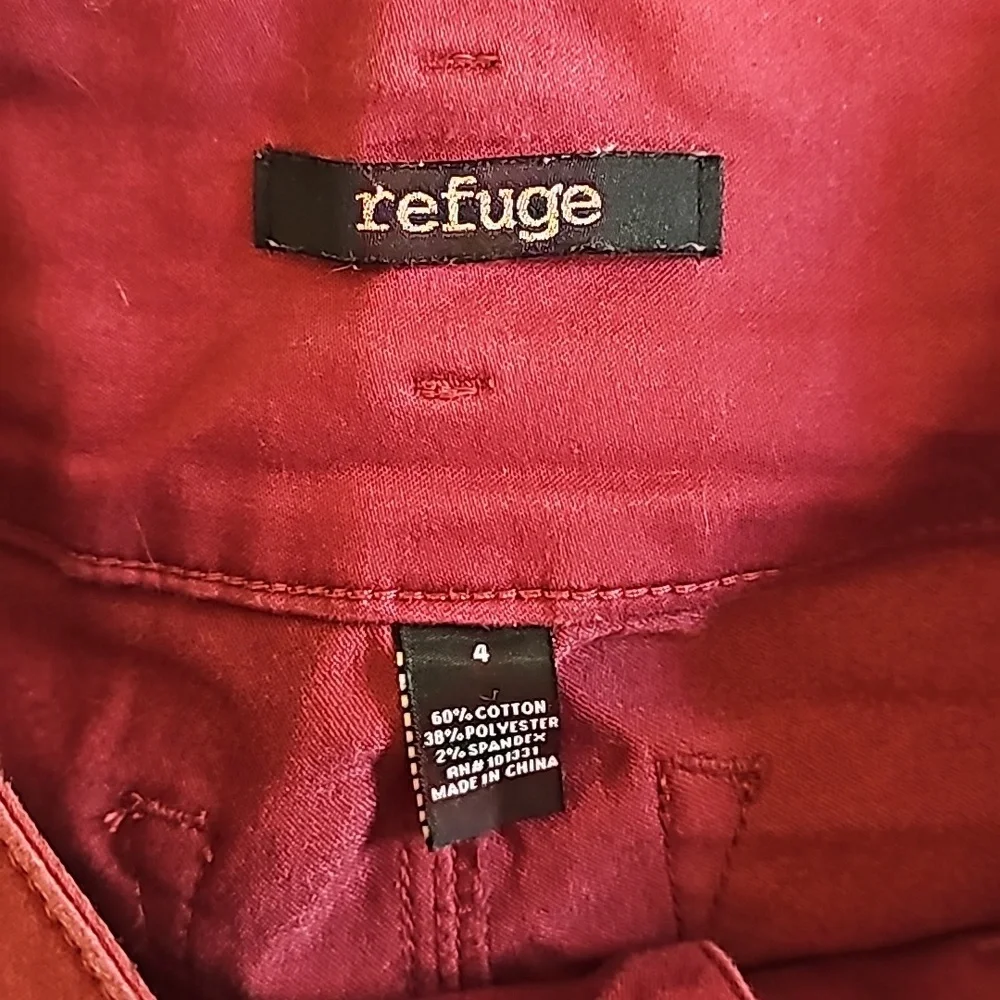 Refuge burgundy size 4 skinny jeans. 3 buttons at high waist SO cute 😍 - Picture 4 of 5